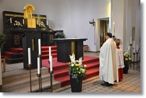 Erste Messe am neuen Altar