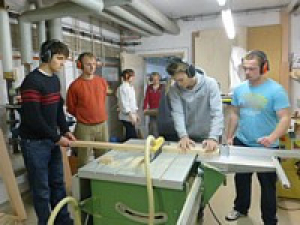 Schüler bauen Design – Klassiker