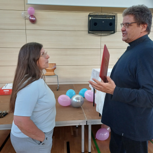 Maria Dˆrr und  Pfarrer Kotzur